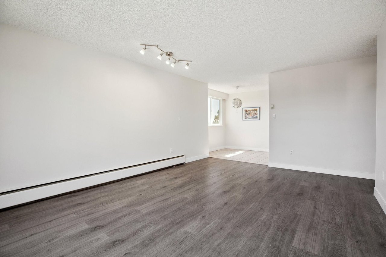 205-371 Ellesmere Avenue, Burnaby