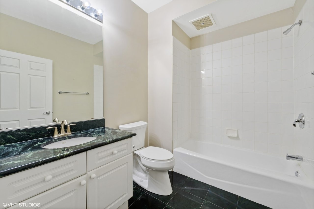 1122 Dearborn 9B rental