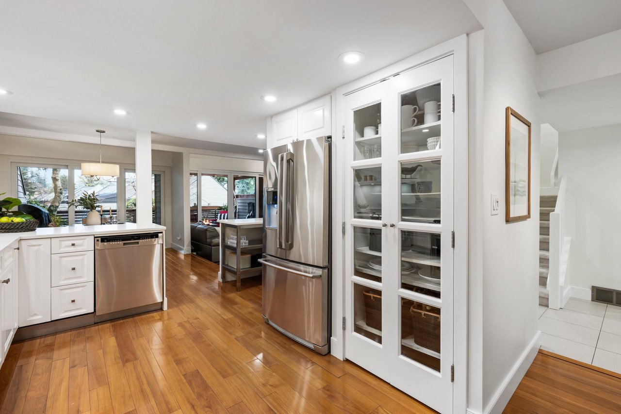 25-4957 Marine Dr