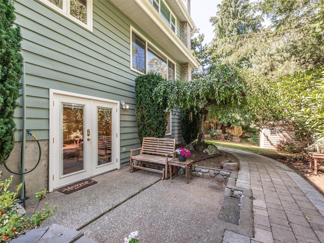 1238 Garry Oak Pl