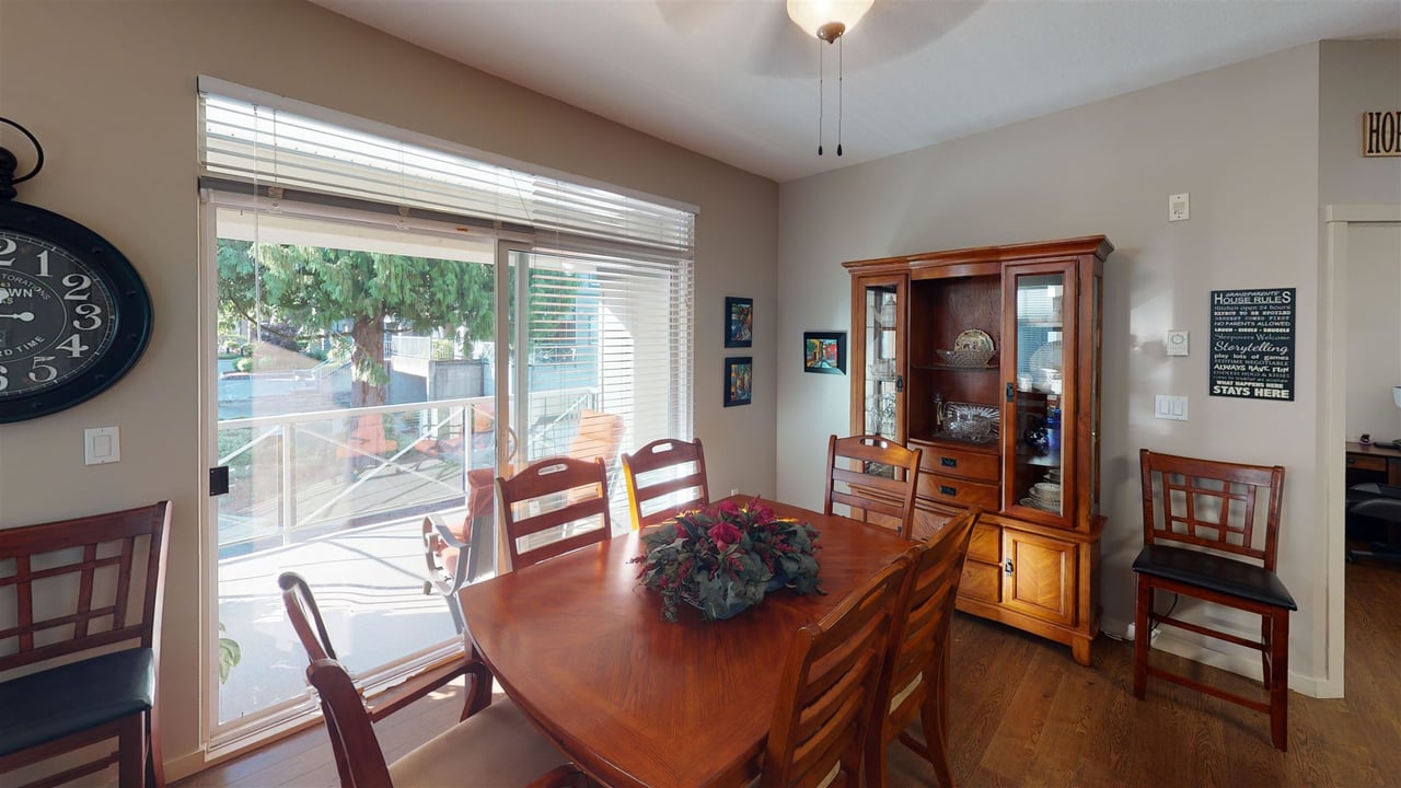 302-33328 E Bourquin Cres