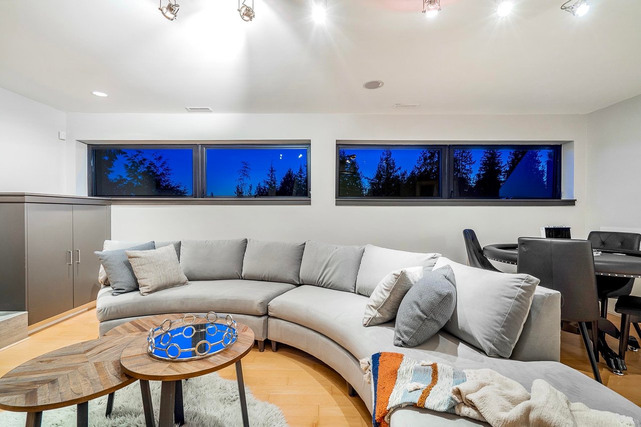 3925 Viewridge Pl