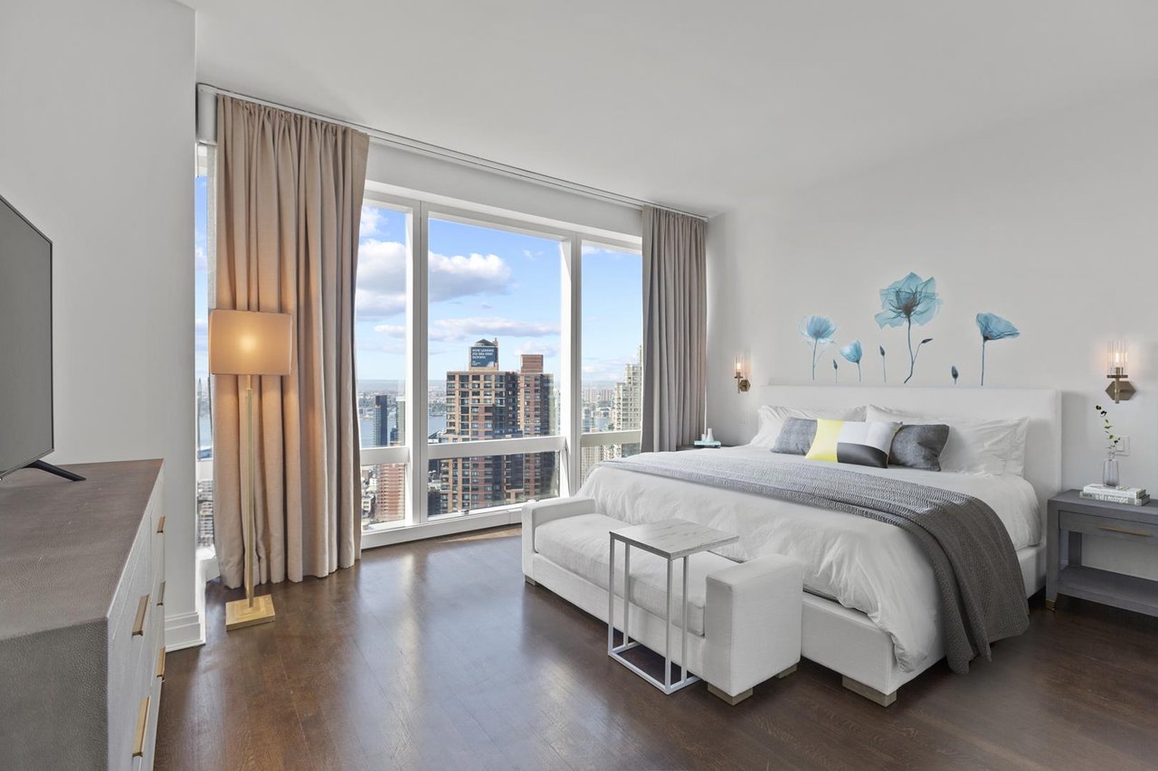25 Columbus Circle, Apt 61-E