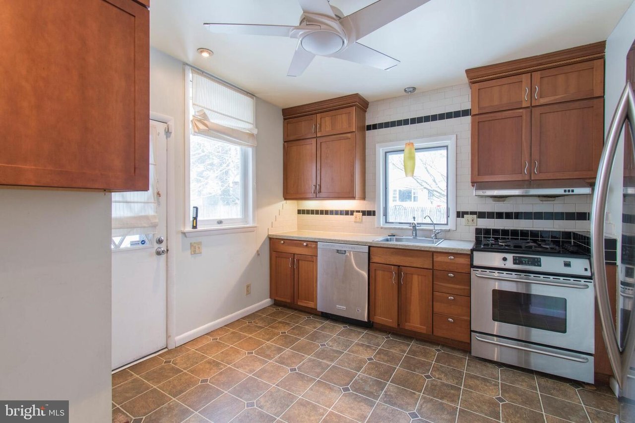 52 WEISS AVE
