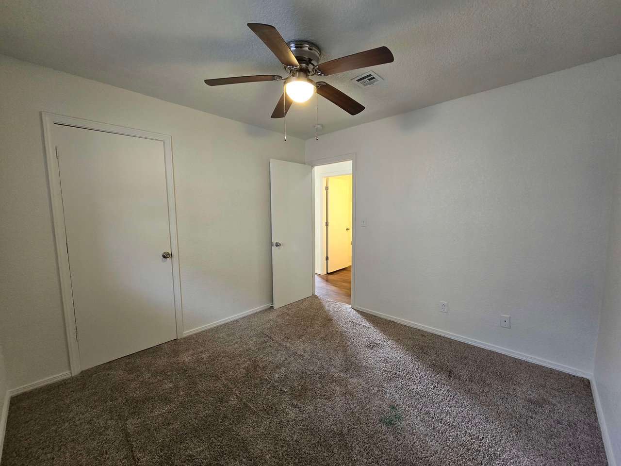 807 N Beard