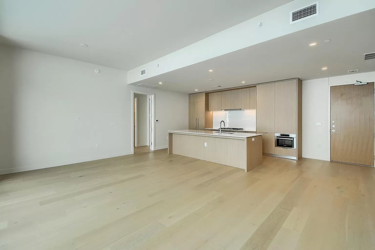 44 E Ave #3905