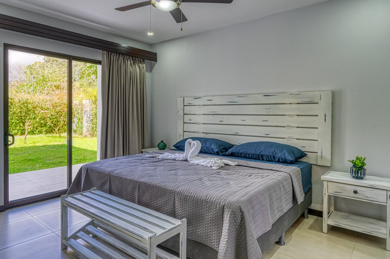 3 BEDROOM MODERN HOME WITH POOL WALKING DISTANCE TO EVERYTHING IN UVITA