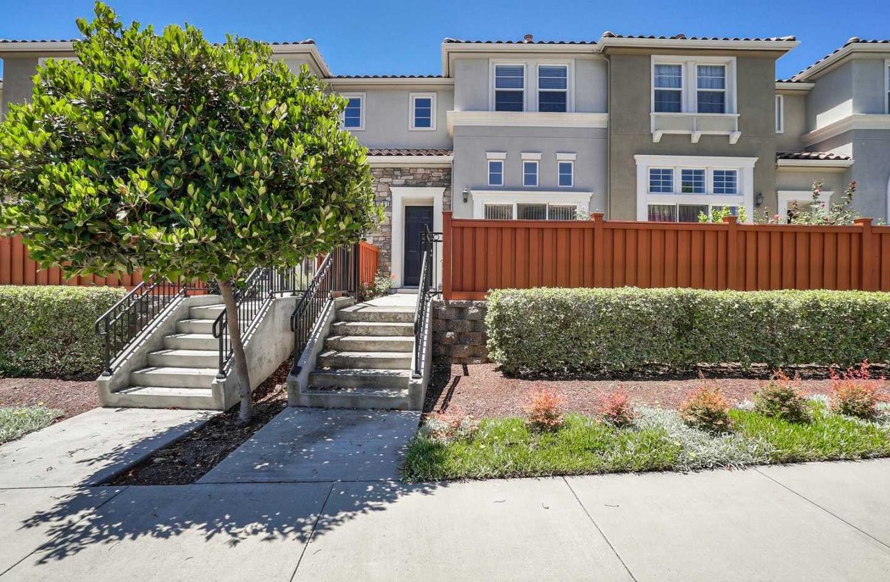 3912 Vista Roma DR