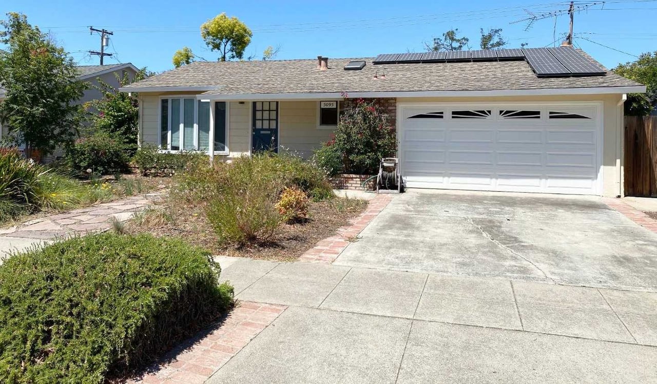 5095 Country LN