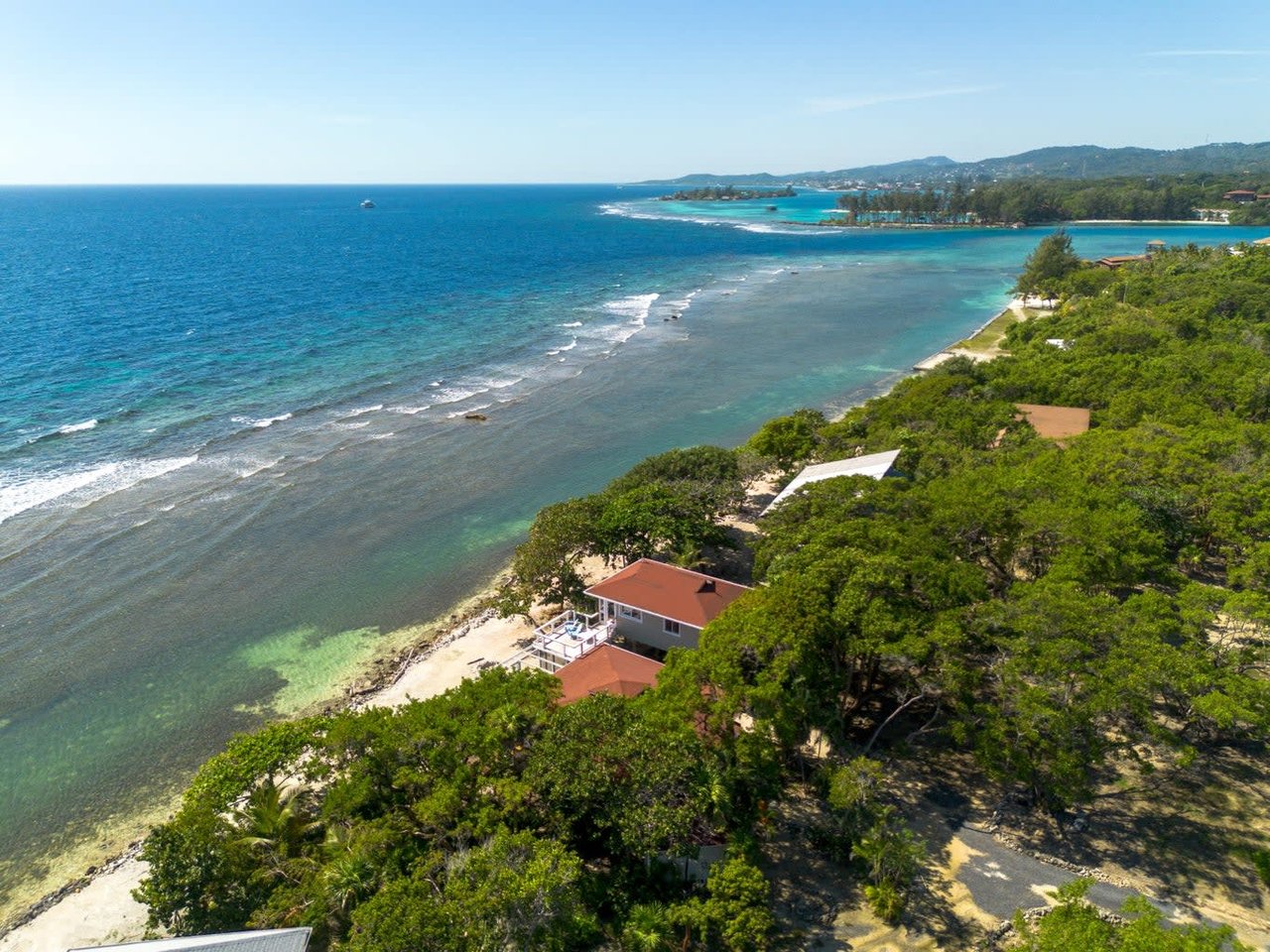 Coco View, Beachfront Paradise