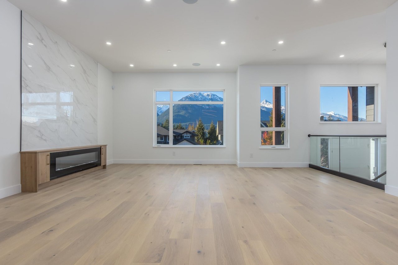 1066 Jay Cres