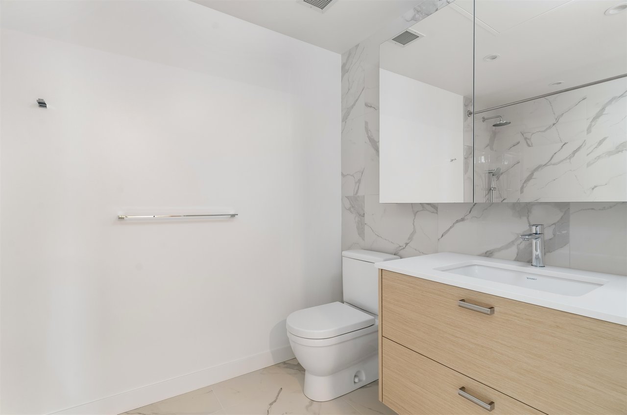 1701-200 Klahanie Ct