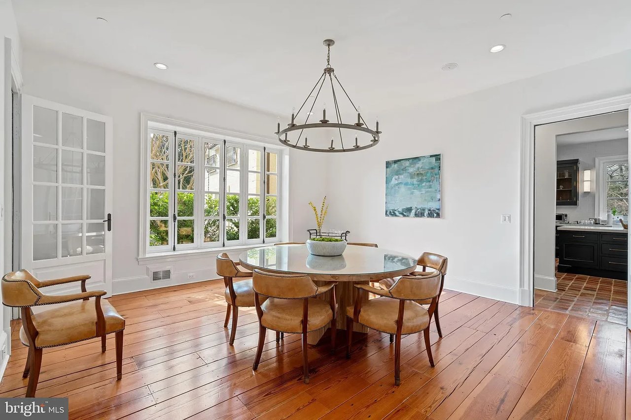 225 Wardour Dr