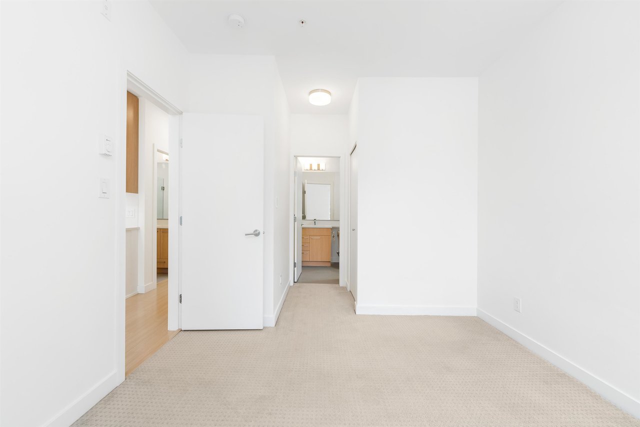 303-5460 Broadway Wy