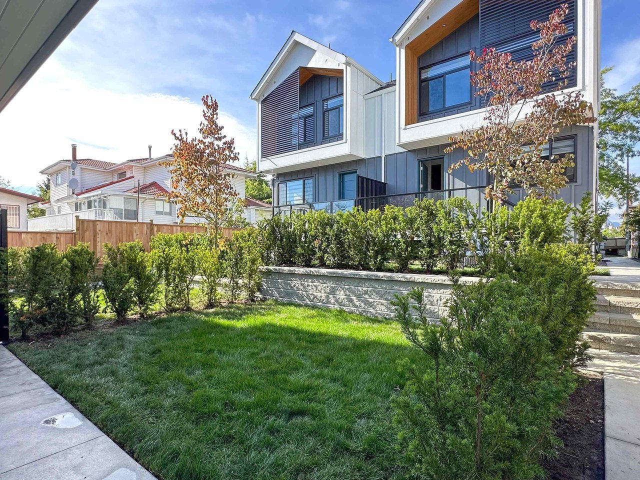 2340 E 40th Ave