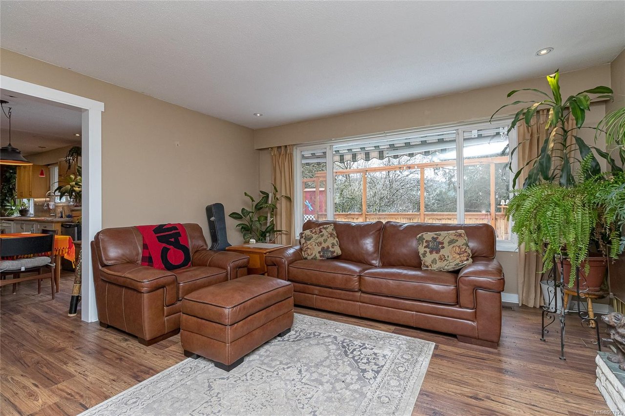1335 Justine Pl, Langford
