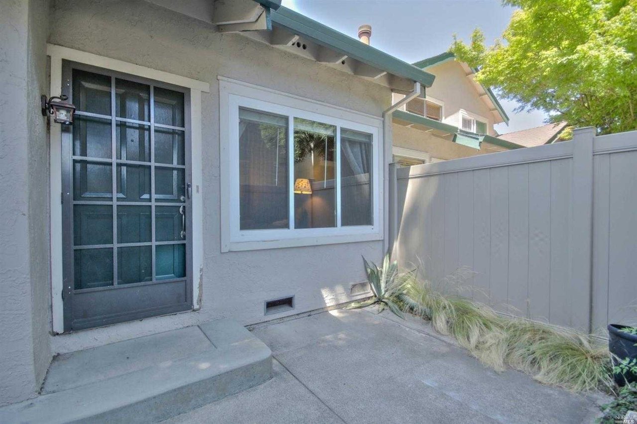 6492 Meadow Pines Ave