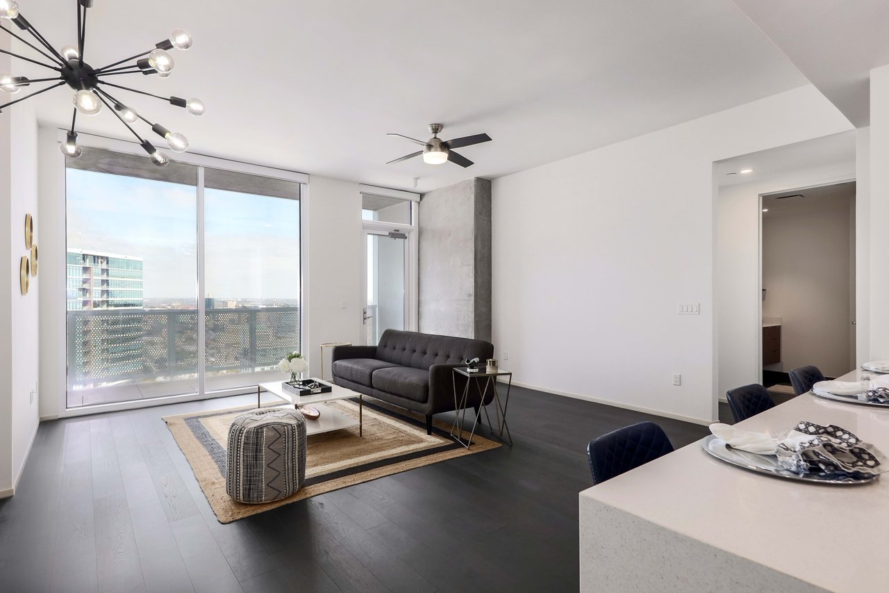 301 W Ave