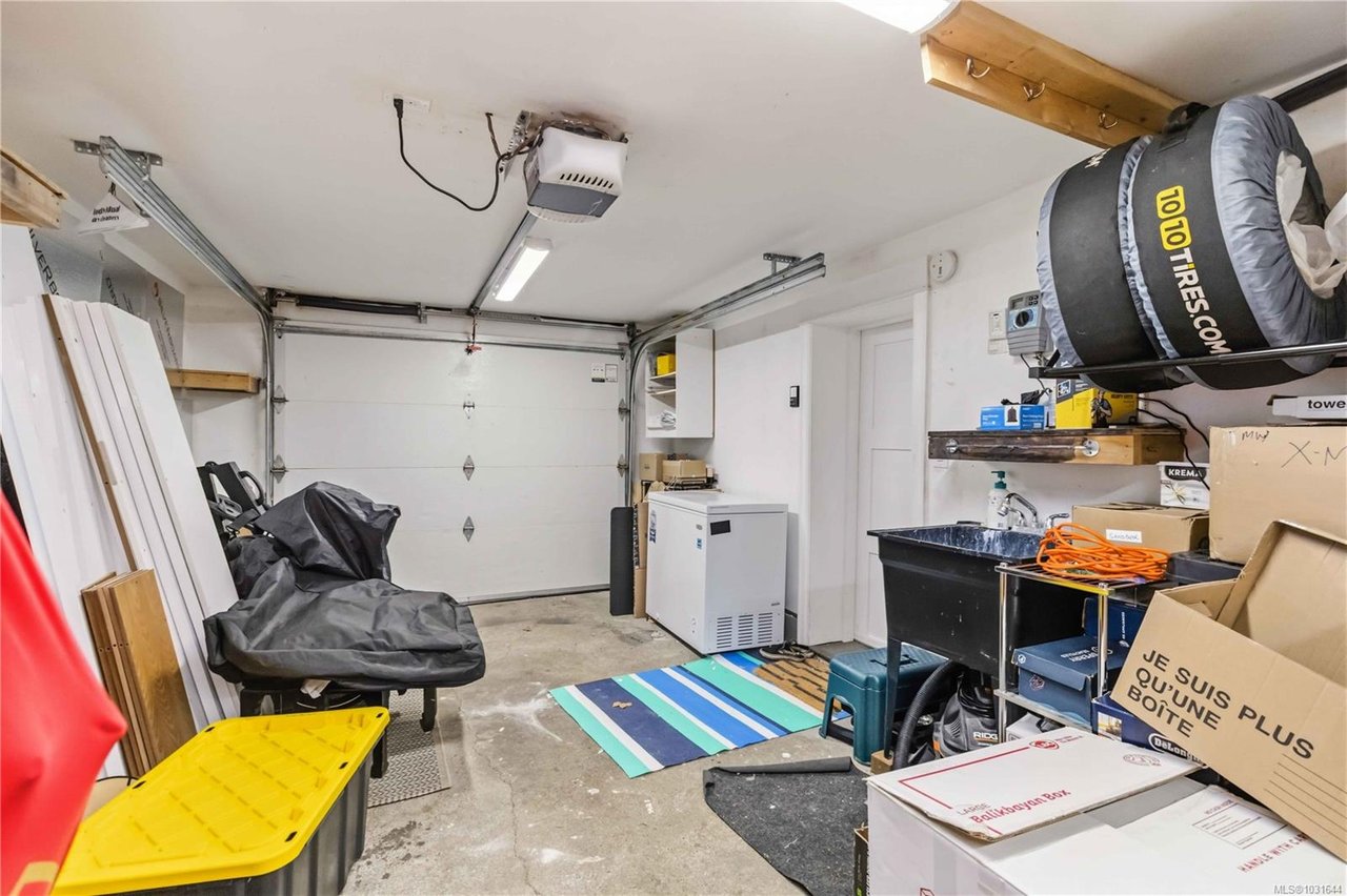3738 Tillicum Rd