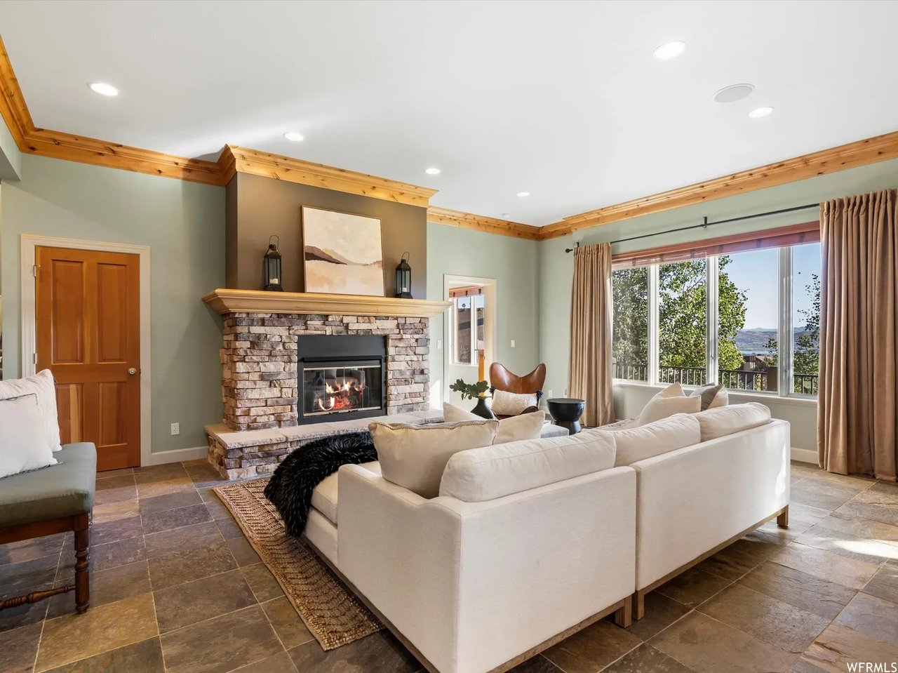 5823 E Elkhorn Dr