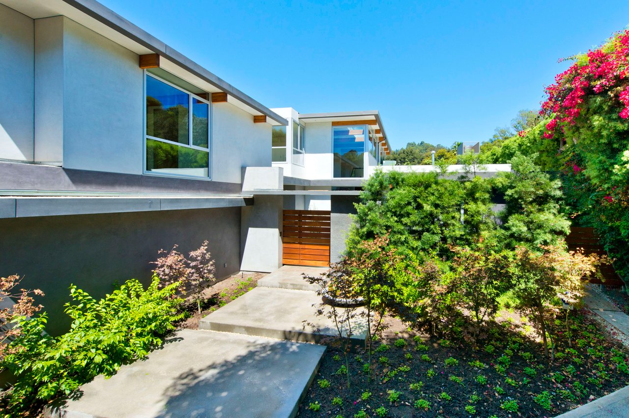 1710 Mandeville Canyon Rd