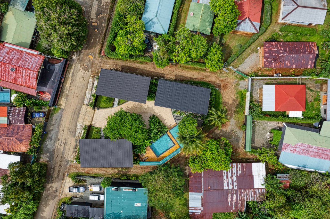 Modern Tropical Villas walking distance to Uvita Town