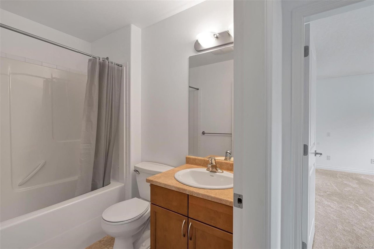 2-1405 Mallek Cres