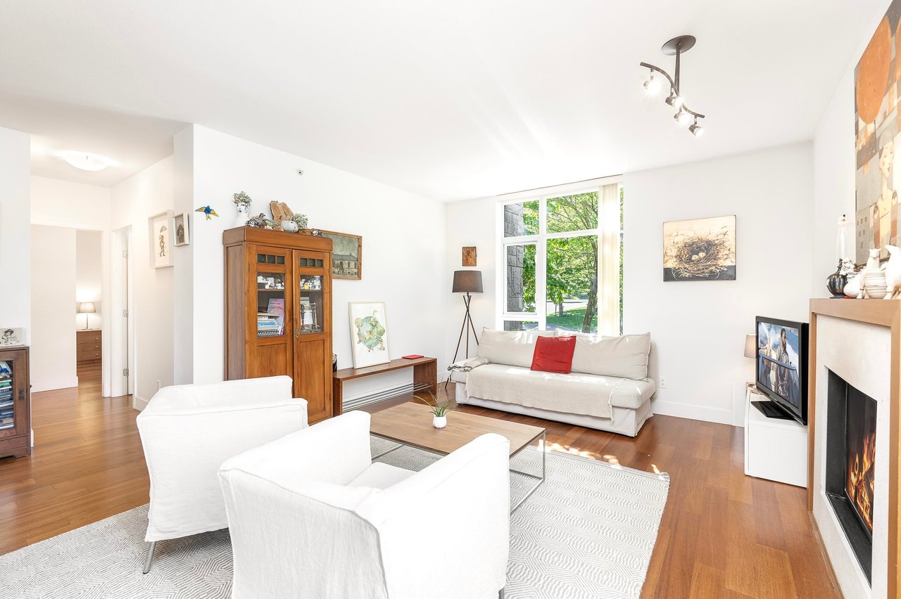 210-5989 Iona Dr