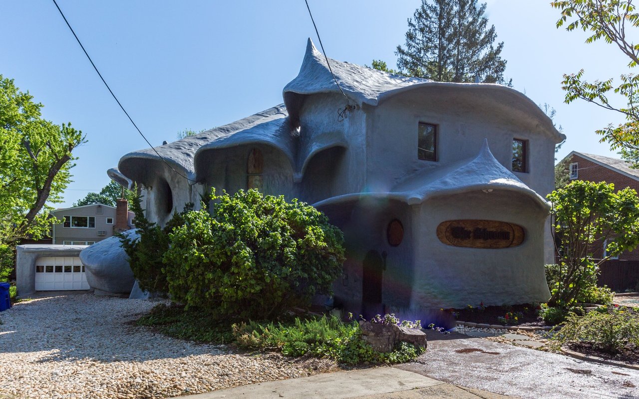 Mushroom House: 4949 Allan Rd