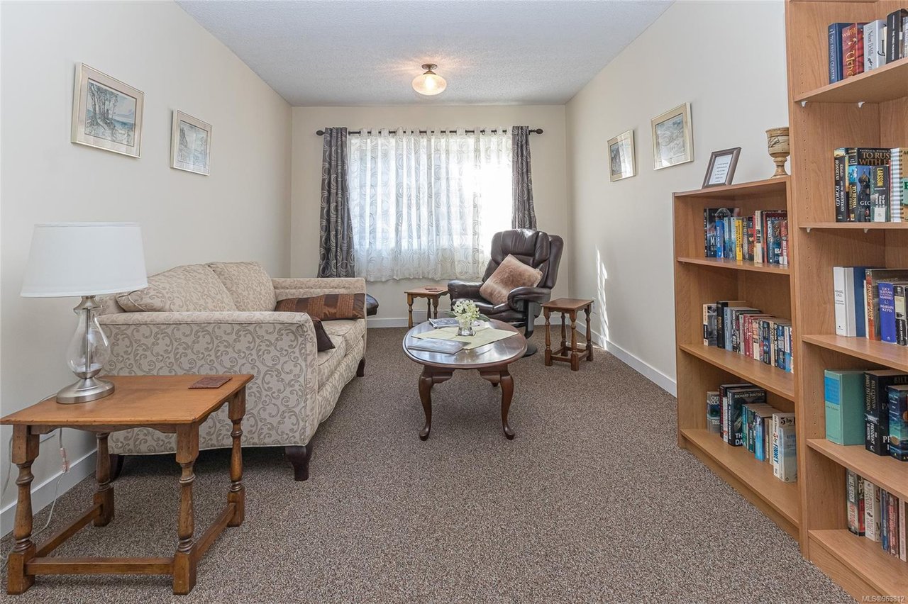 304-1665 Oak Bay Ave