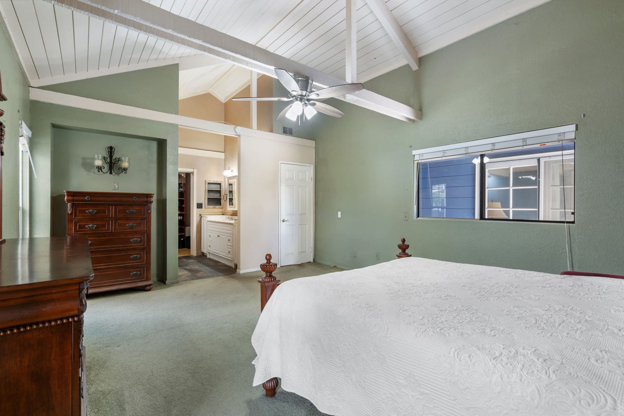 1002 Pepper Tree Ln