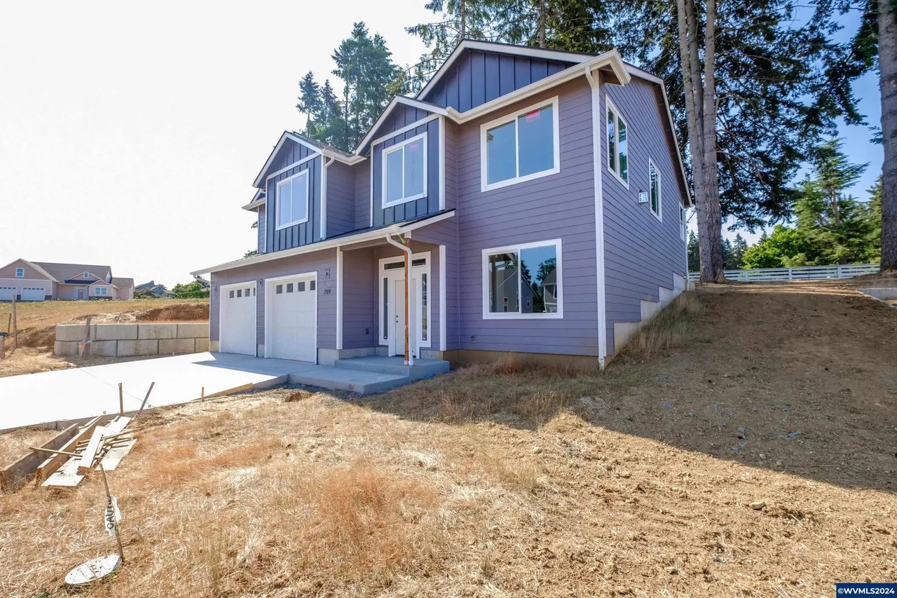 709 NW George Ct