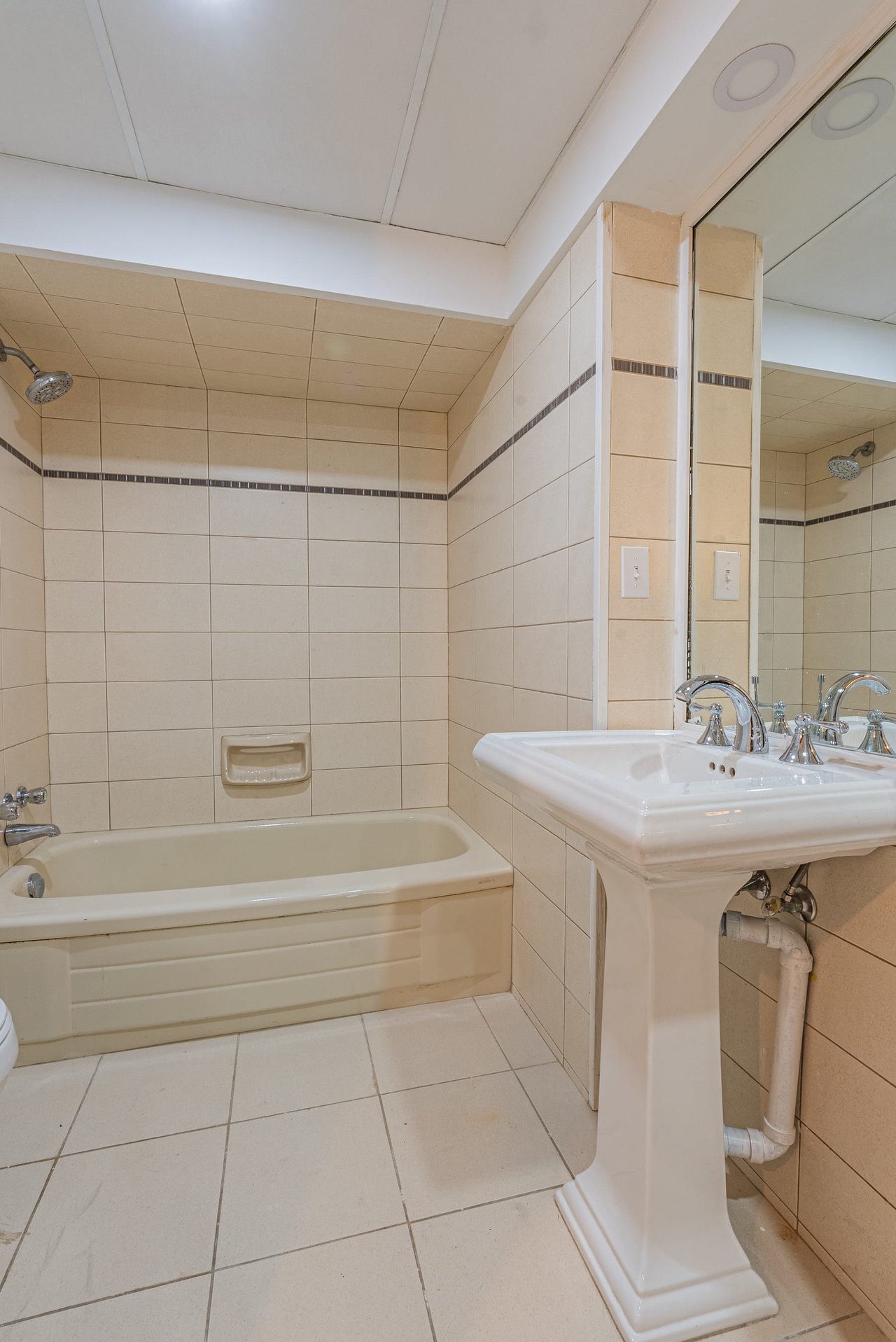 172 Nicholson Court, Burlington