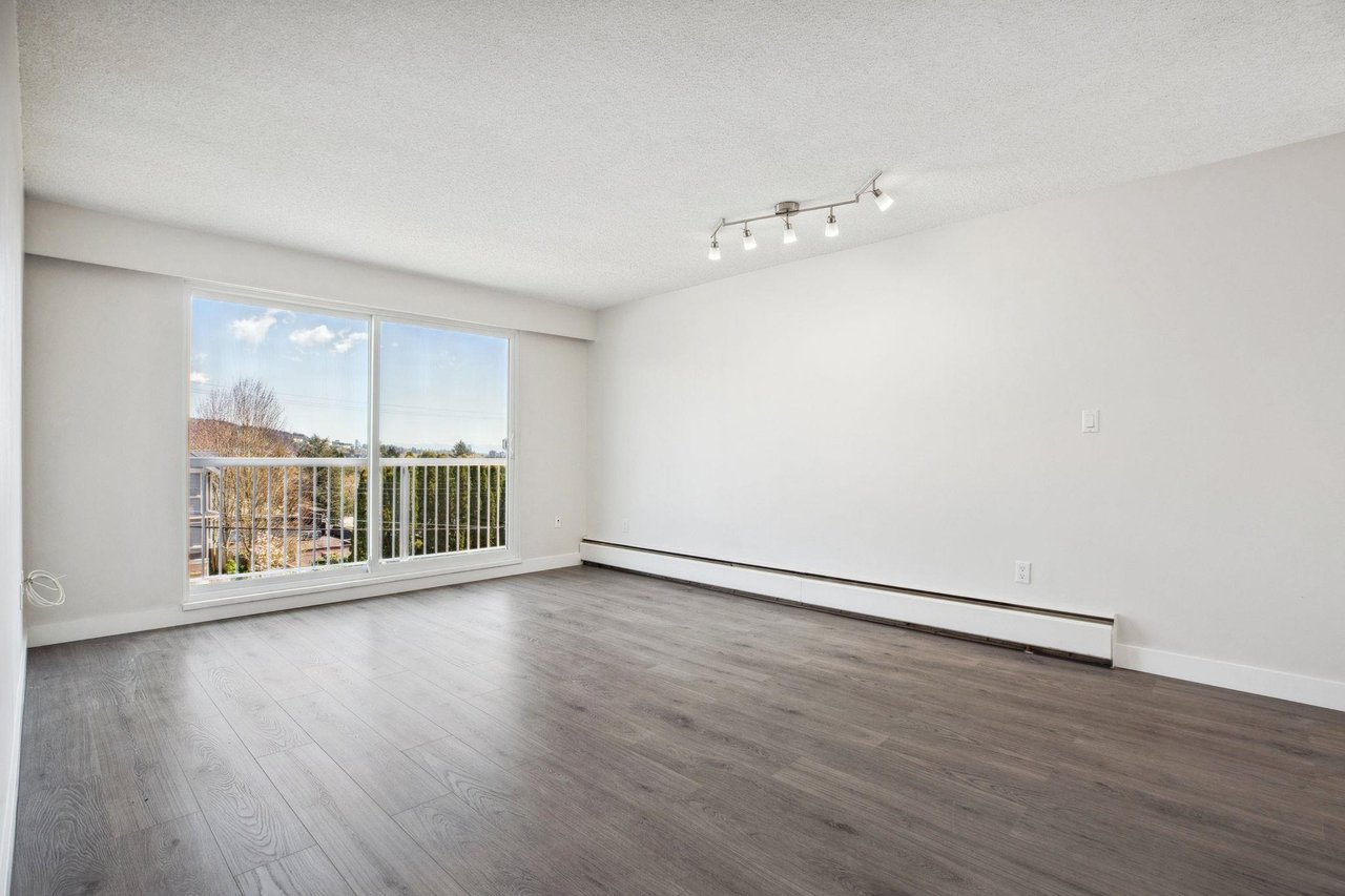 205-371 Ellesmere Avenue, Burnaby