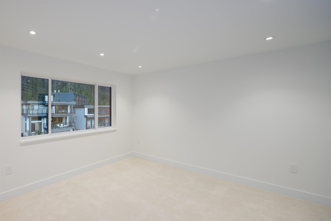 19-3385 Mamquam Rd