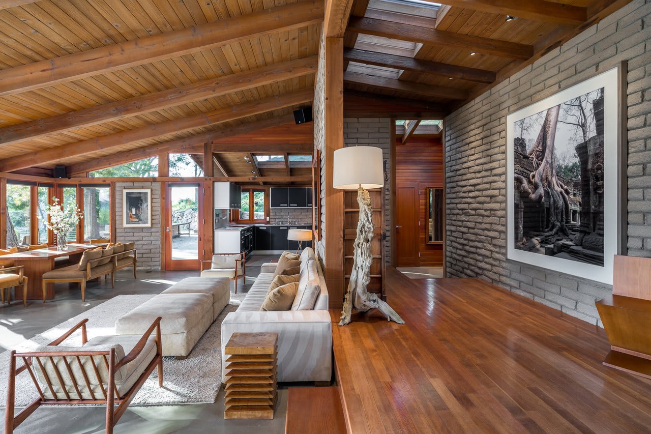 2096 TOPANGA SKYLINE DR