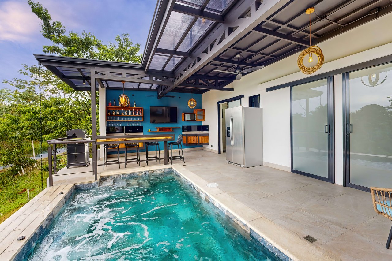Casa Palma, Brand New Luxury 3 bedroom, 4 bathroom home with Amazing Sunset View in Quepos