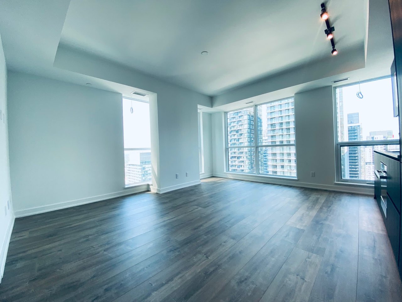 327 King St W Unit: 3805