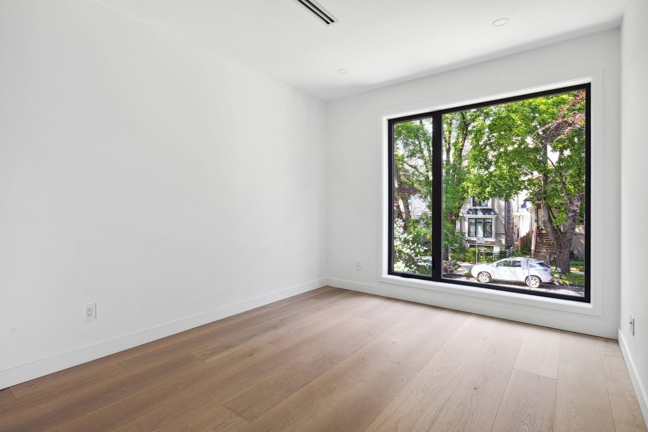 1-730 W 17 Ave