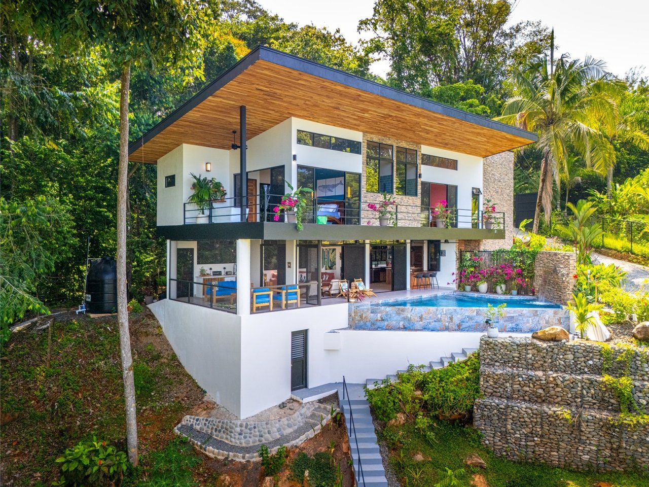 Modern Tropical Infinity Pool Home, Dominical, Puntarenas