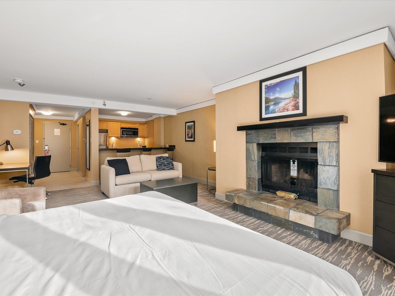 502/504-4050 Whistler Wy