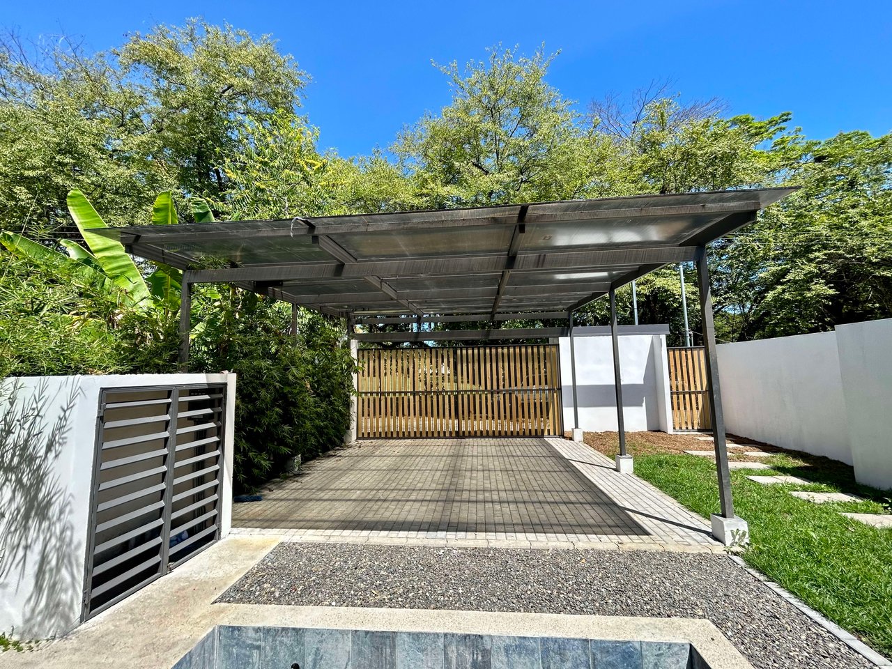 Brand New Modern 3 bed, 3 bath Villa in Uvita