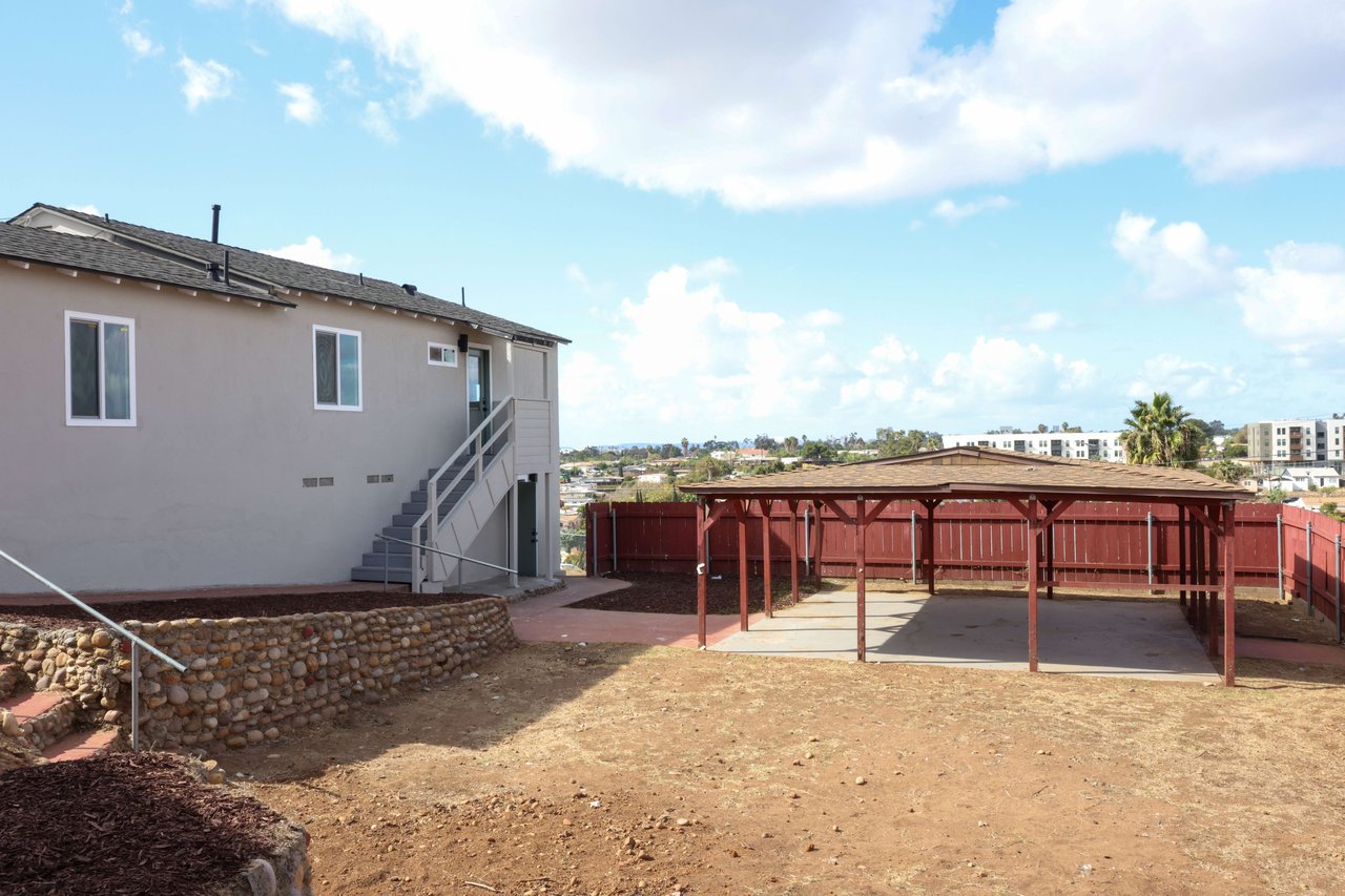 5260 Hilltop Dr