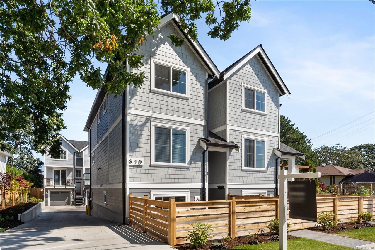 1-910 Old Esquimalt Rd