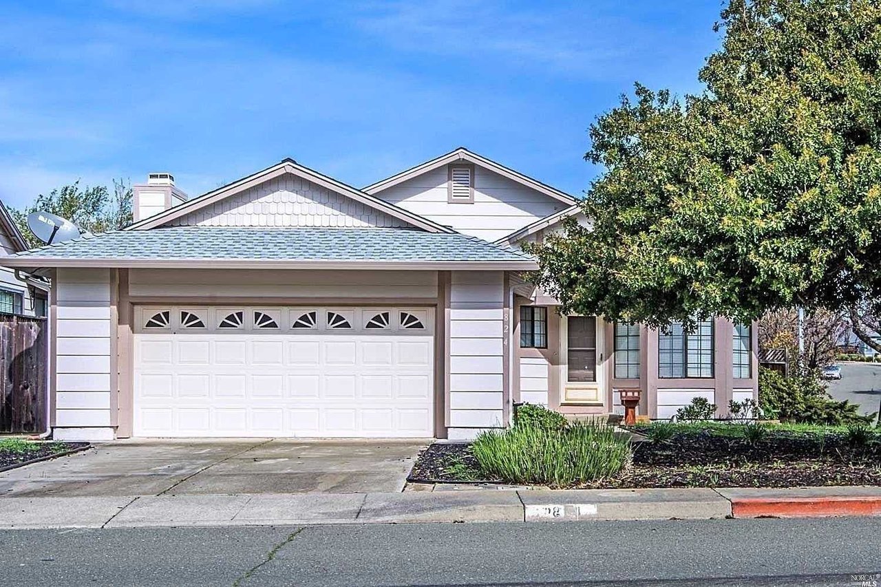 824 N Regatta Dr