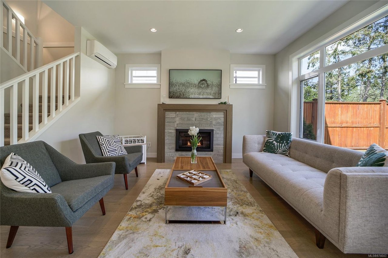 2187 Deerbrush Cres