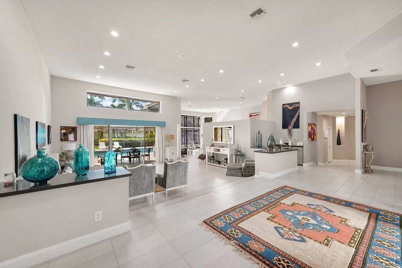 1295 Manor Ct