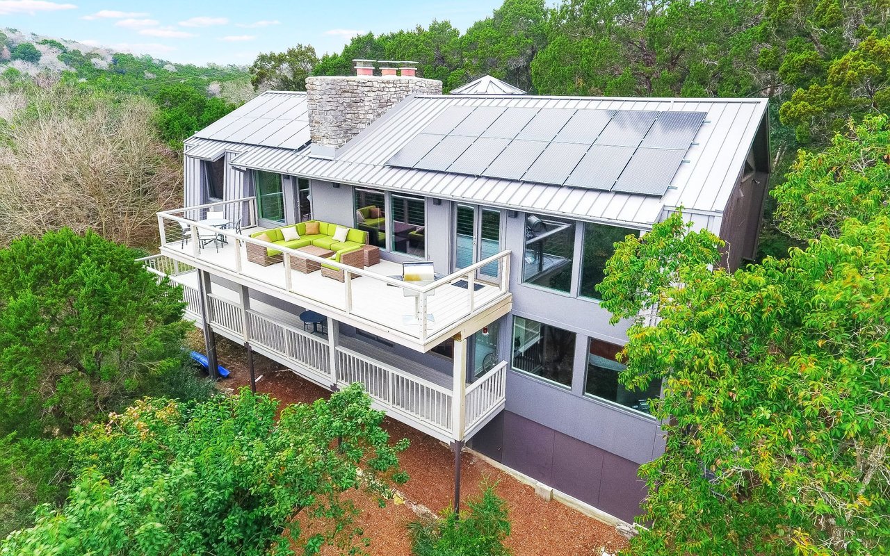 8 Exquisite Porches and Patios