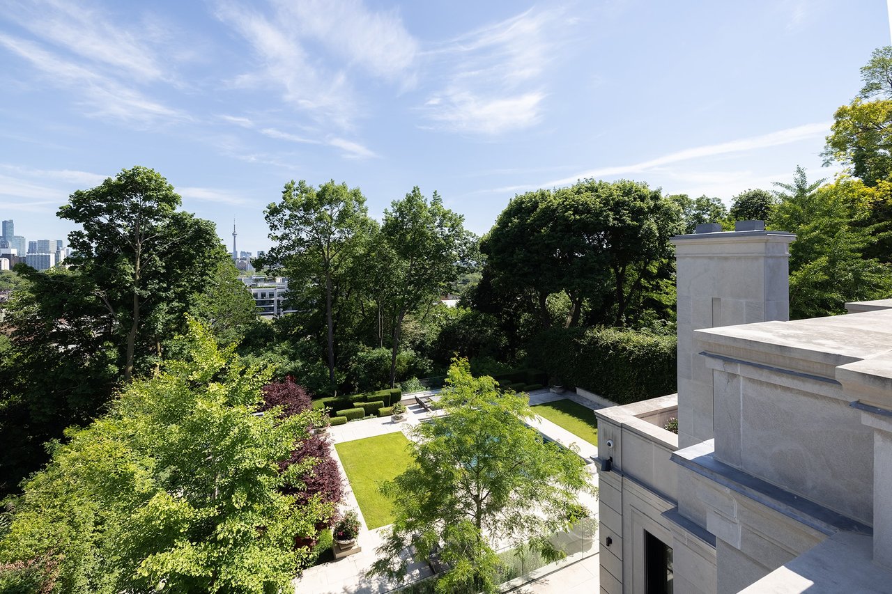 Casa Loma Estate