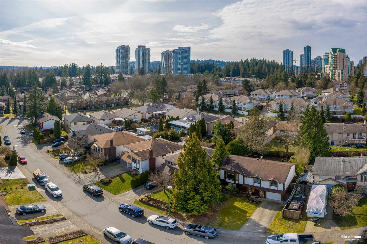 3162 Bute Cres